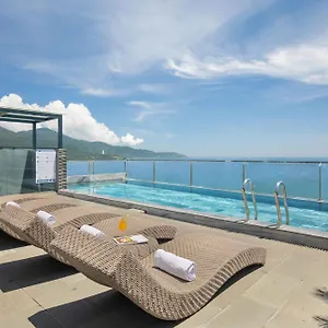 酒店 Mangata Beachfront - Rooftop Bar Sea View